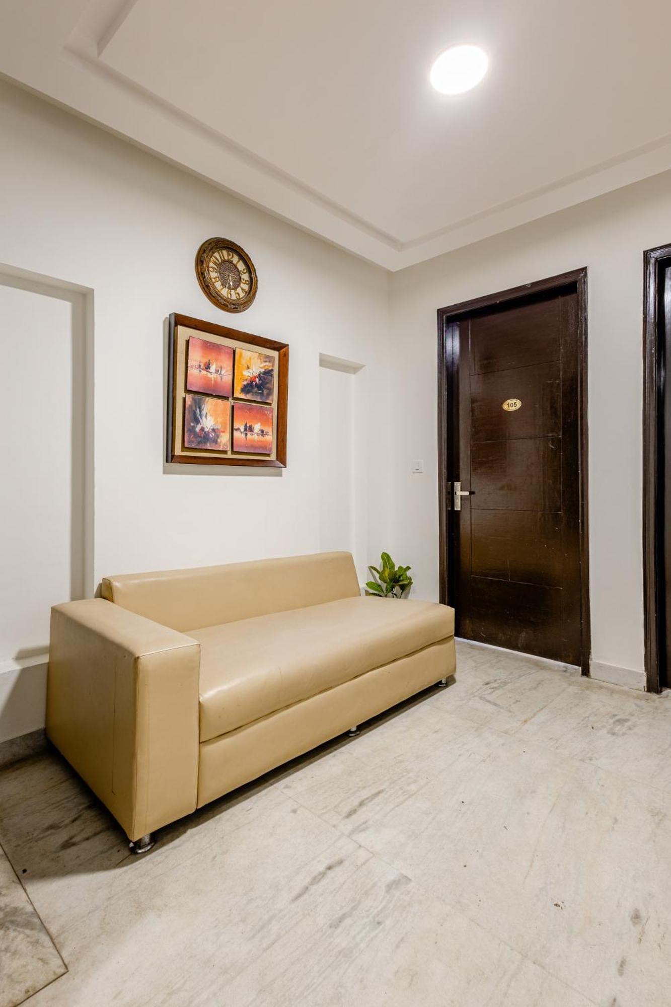Lime Tree Service Apartment Golf Course Road, 구르가온 외부 사진