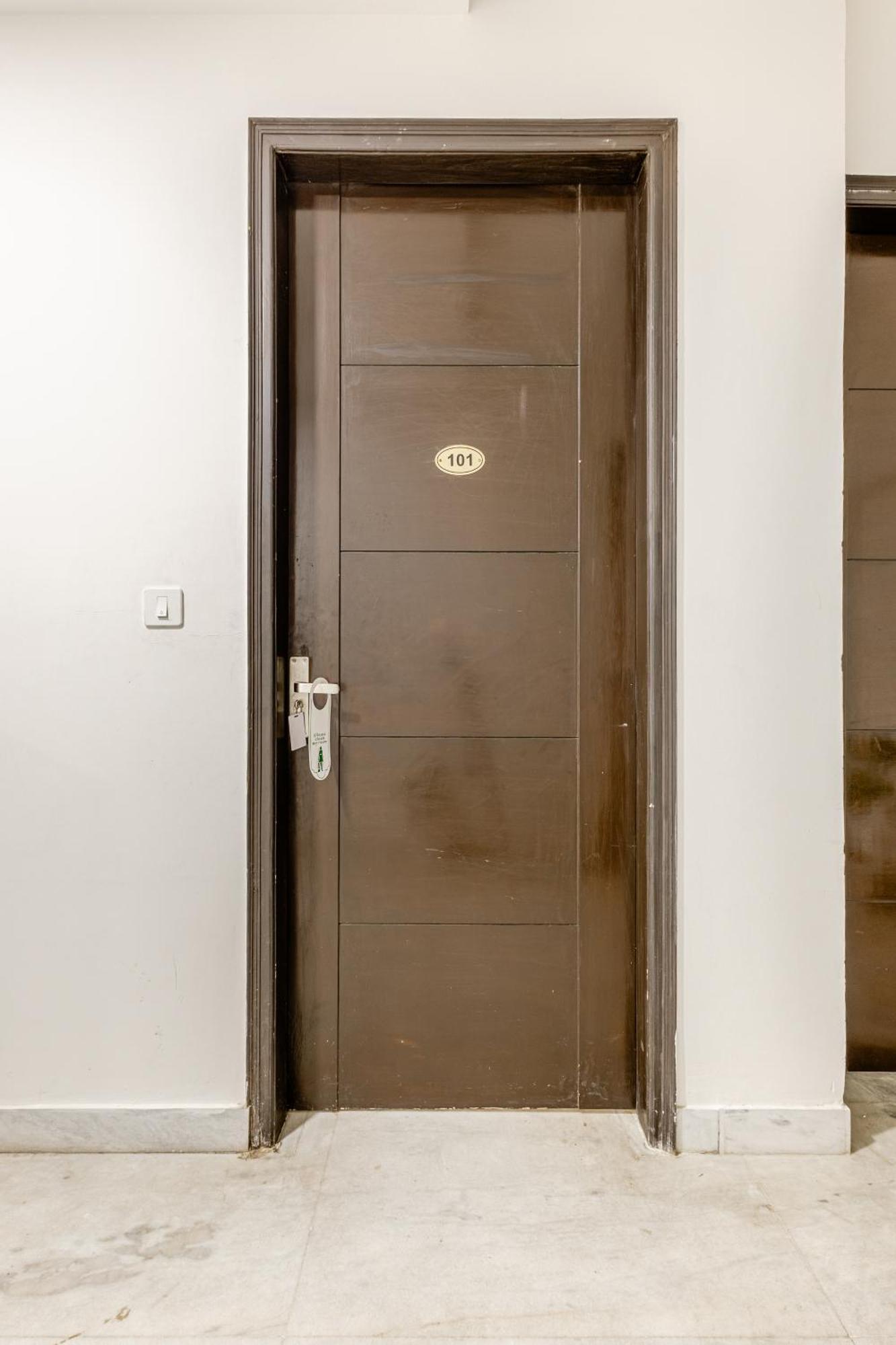 Lime Tree Service Apartment Golf Course Road, 구르가온 외부 사진