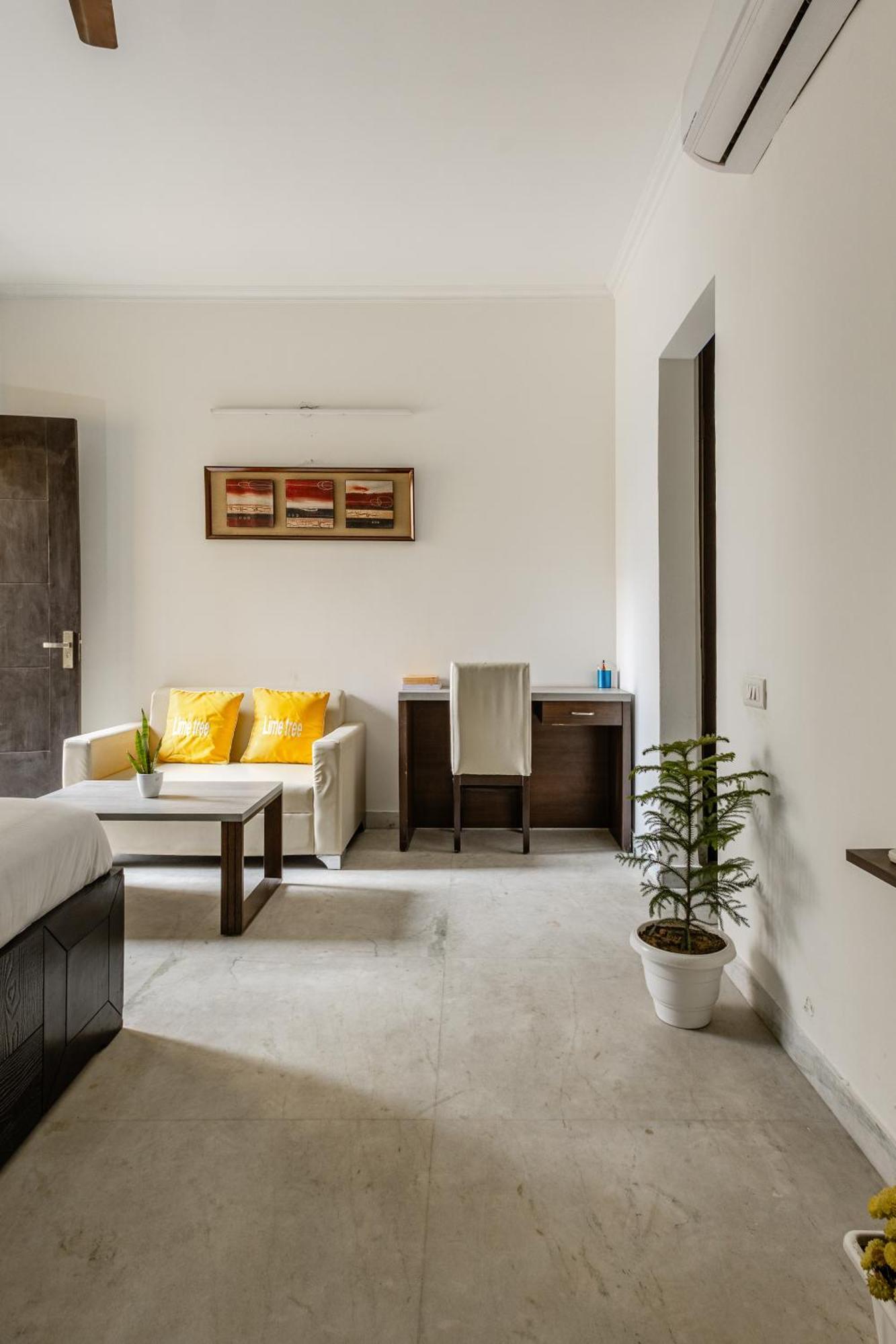 Lime Tree Service Apartment Golf Course Road, 구르가온 외부 사진