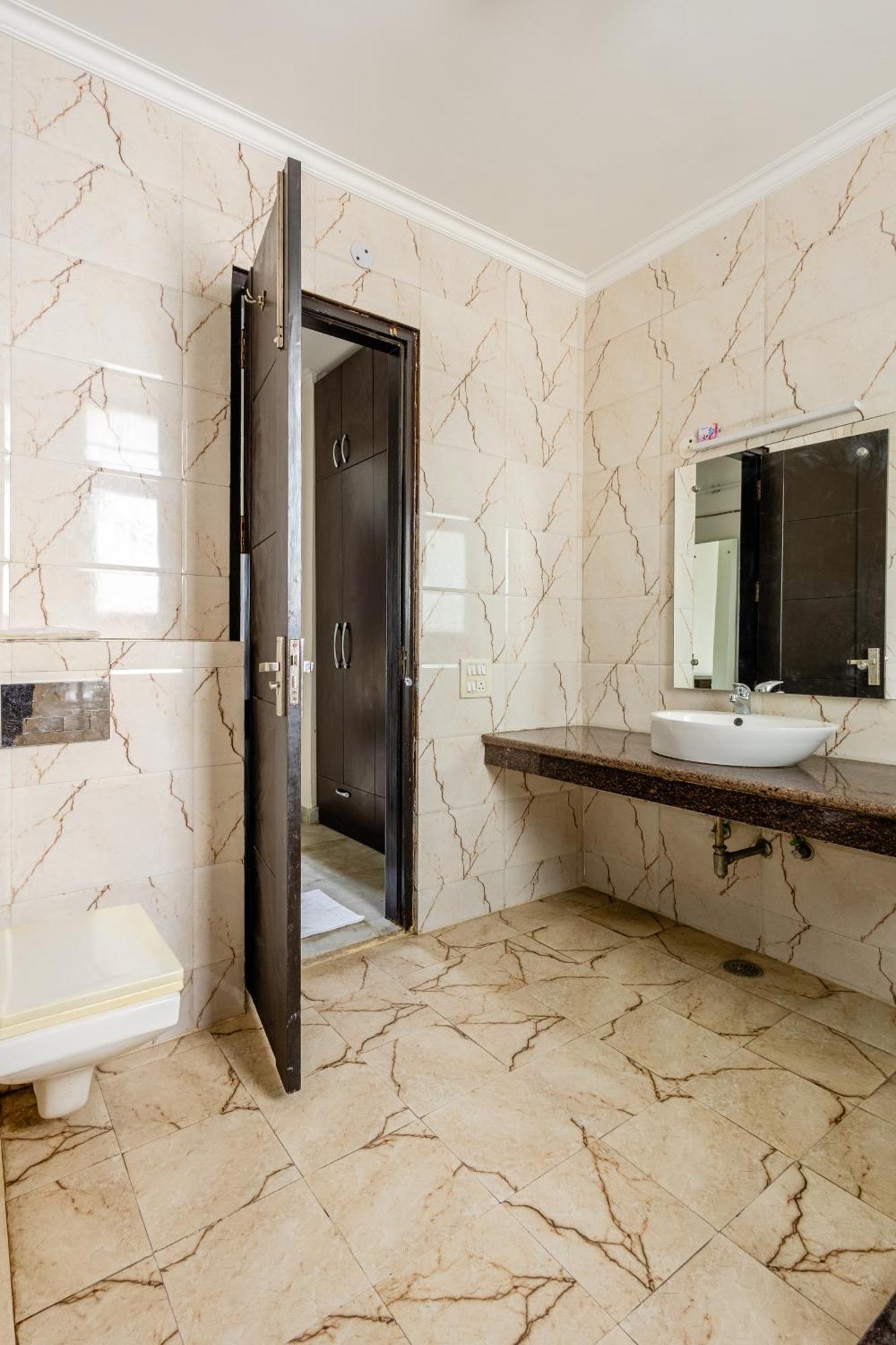 Lime Tree Service Apartment Golf Course Road, 구르가온 외부 사진