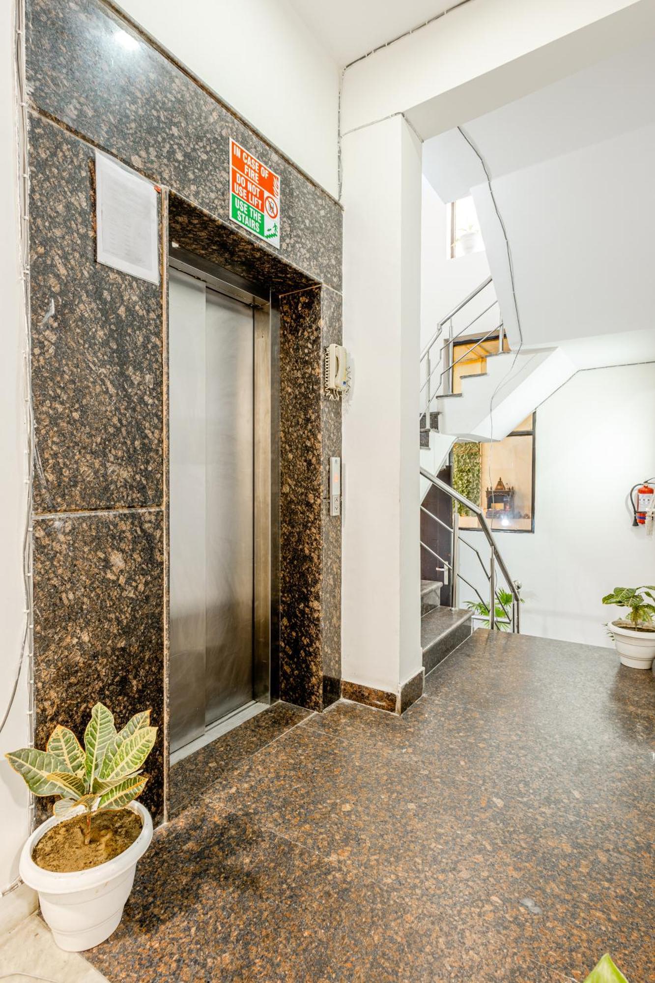 Lime Tree Service Apartment Golf Course Road, 구르가온 외부 사진