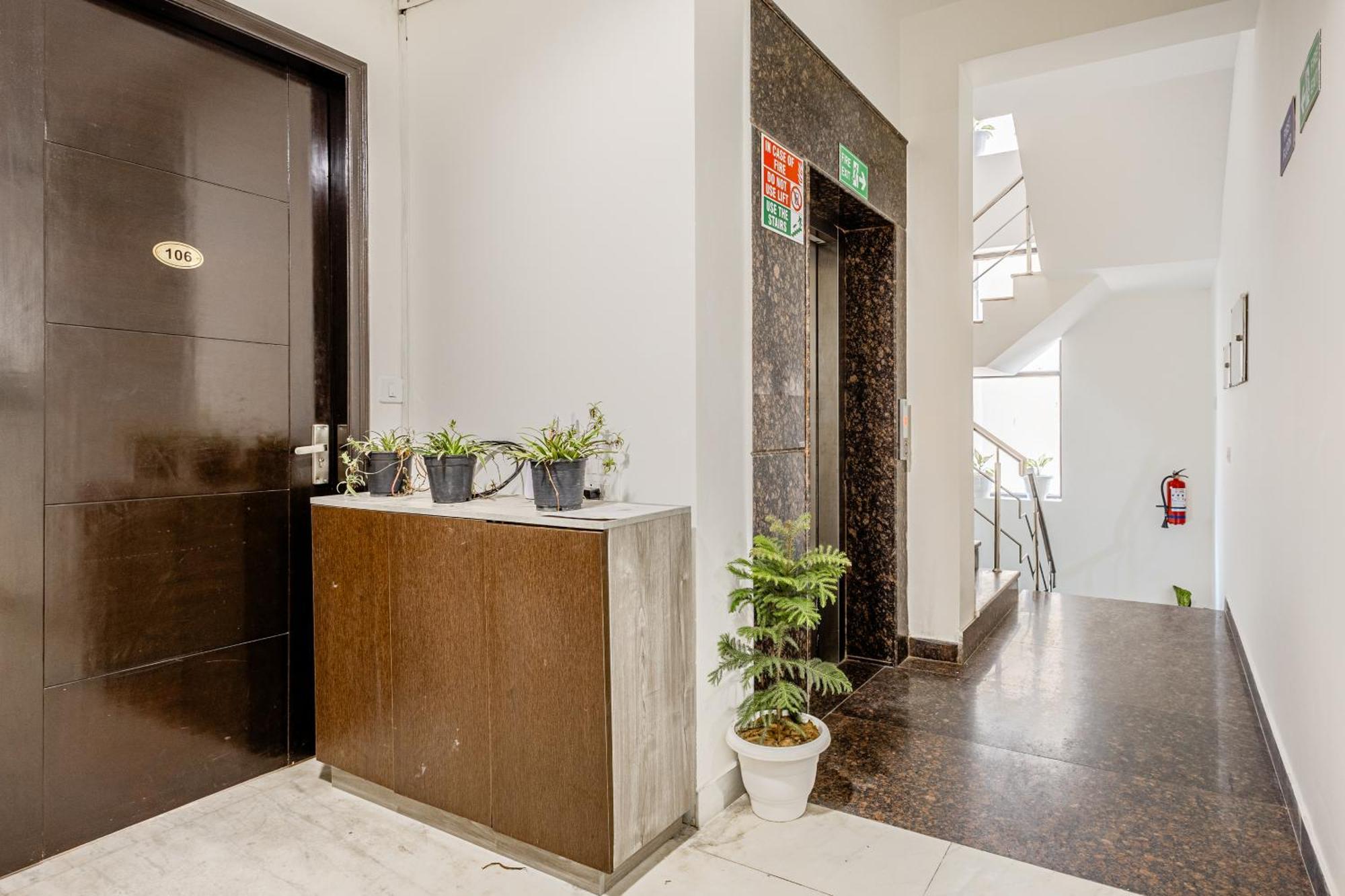 Lime Tree Service Apartment Golf Course Road, 구르가온 외부 사진